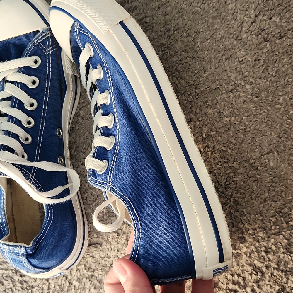 Blue low-top converse - Picture 11 of 13